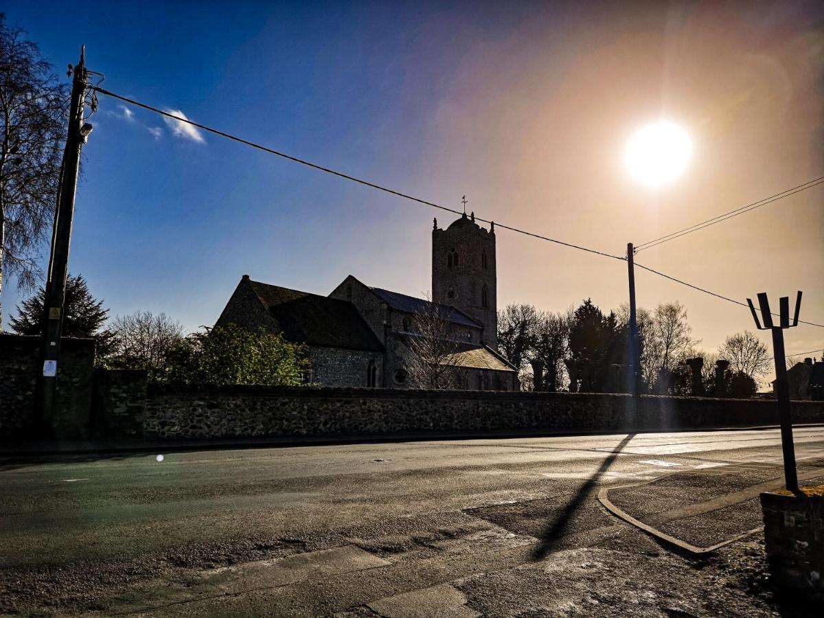 The Crown Inn Gayton  Экстерьер фото