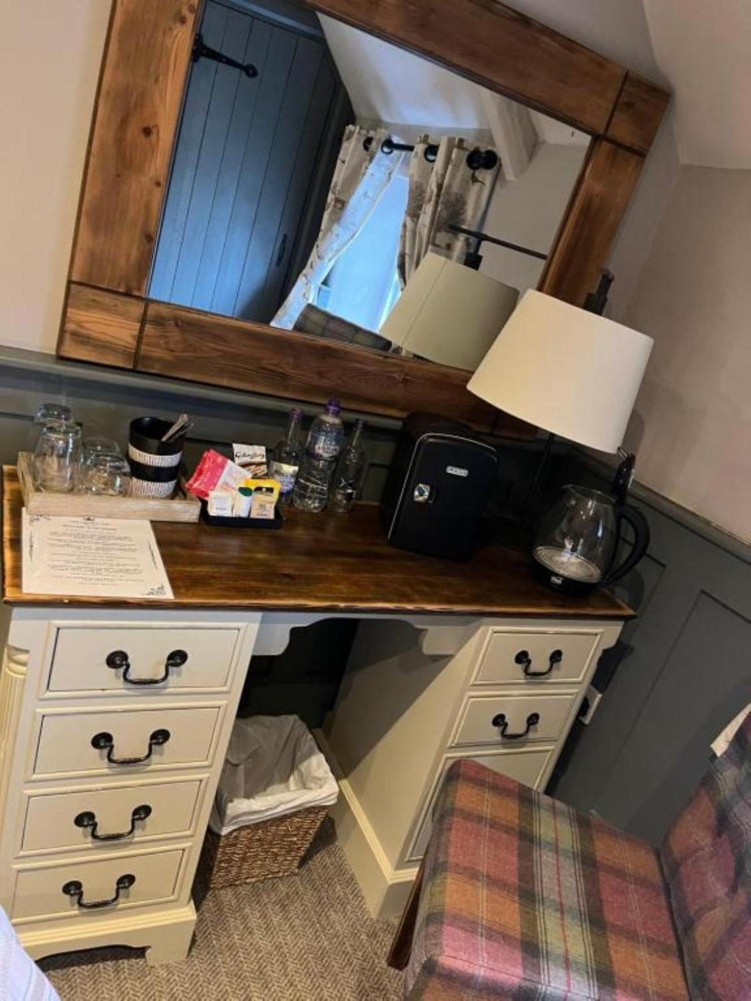 The Crown Inn Gayton  Экстерьер фото