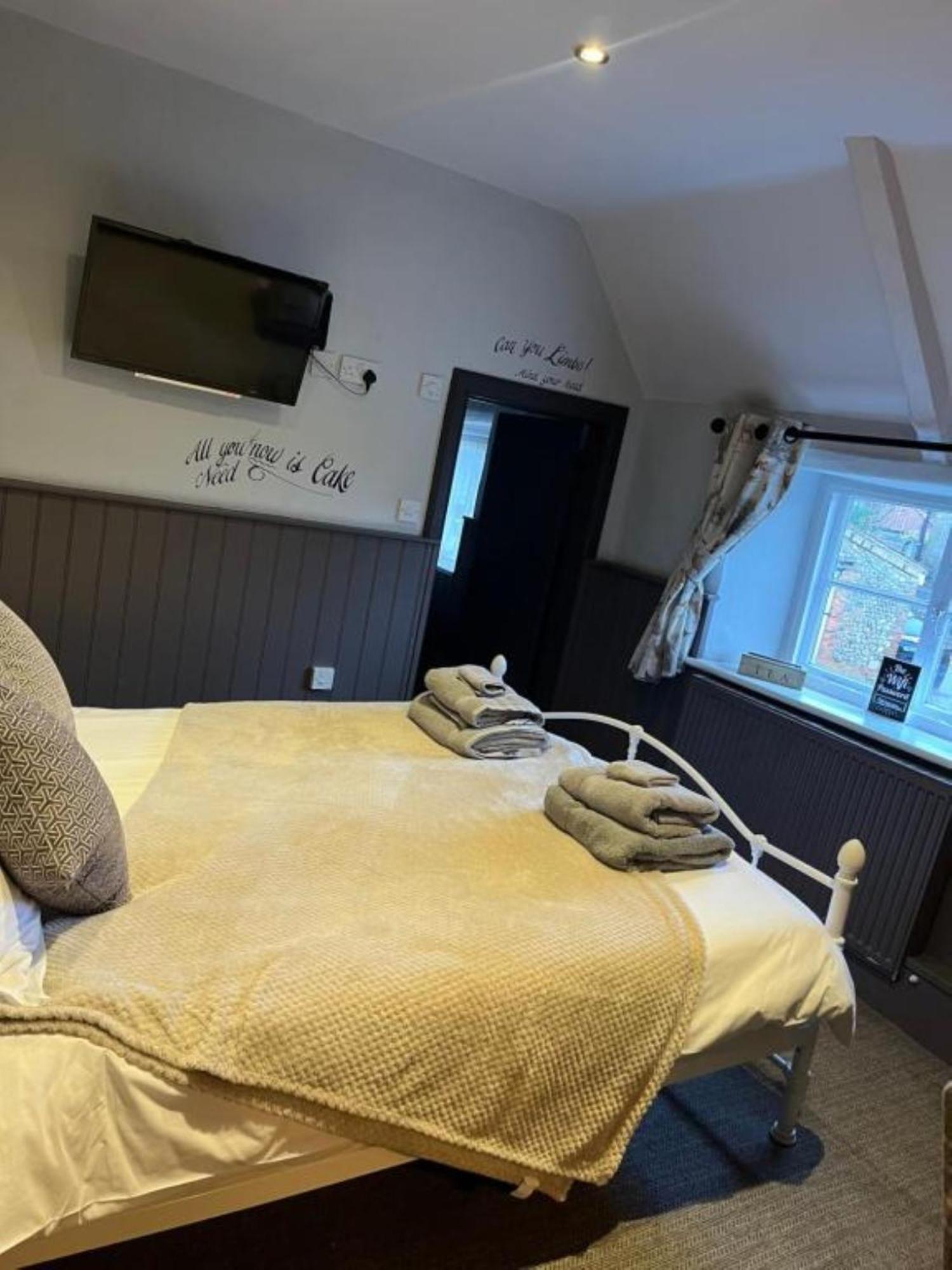 The Crown Inn Gayton  Экстерьер фото