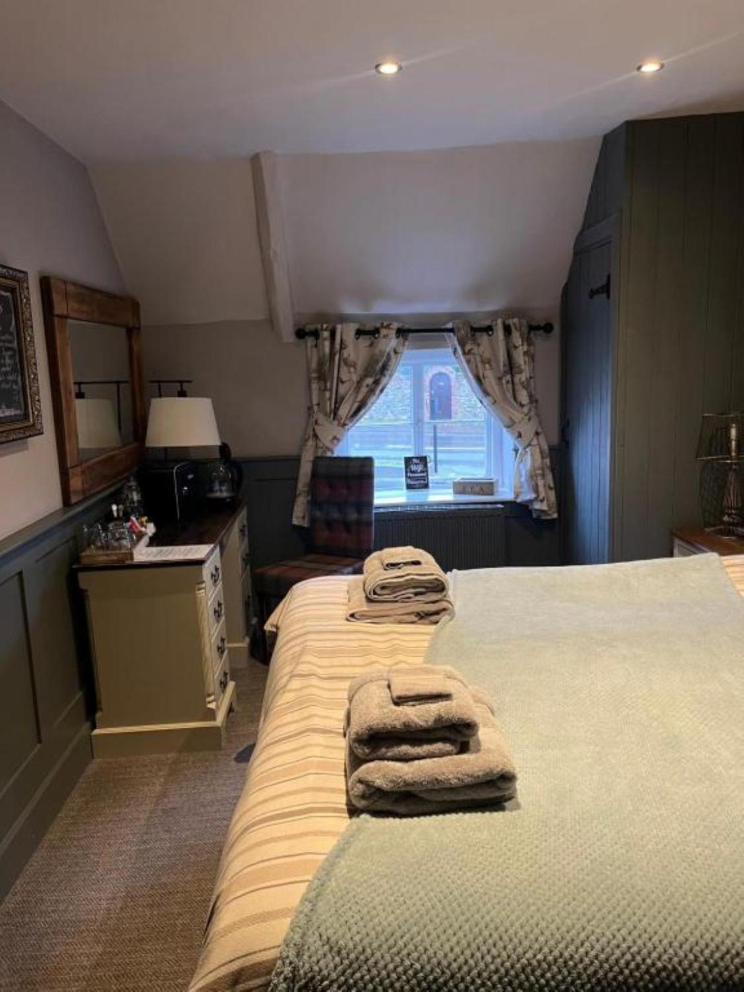 The Crown Inn Gayton  Экстерьер фото