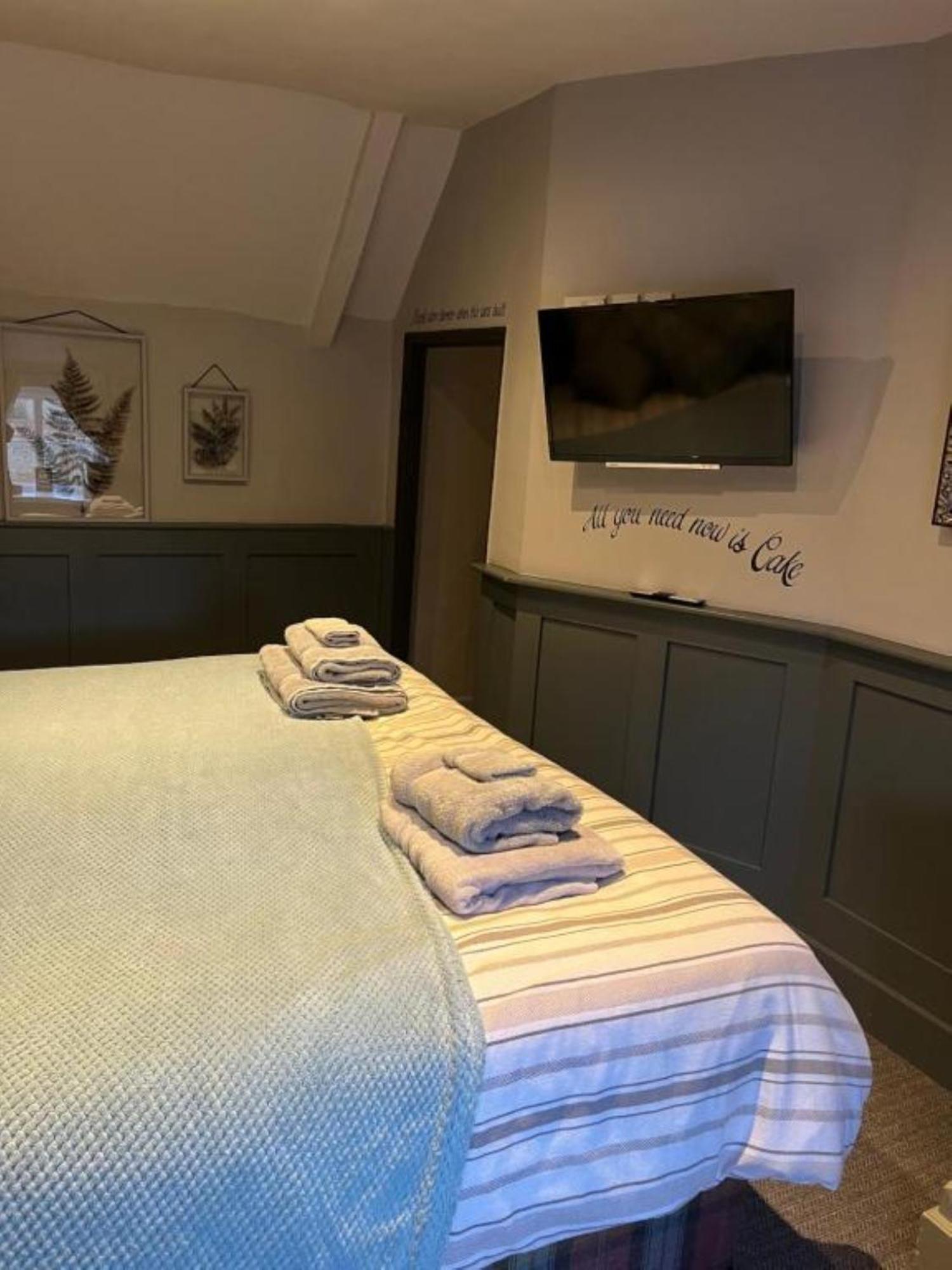 The Crown Inn Gayton  Экстерьер фото