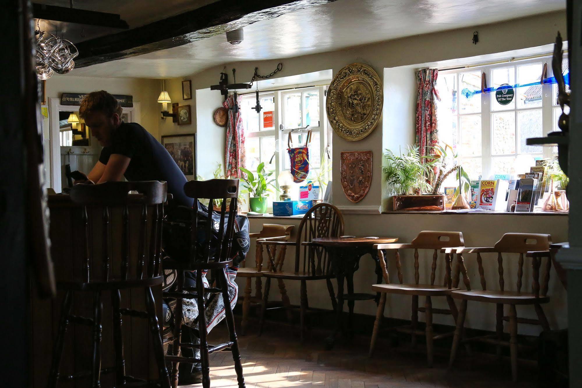 The Crown Inn Gayton  Экстерьер фото