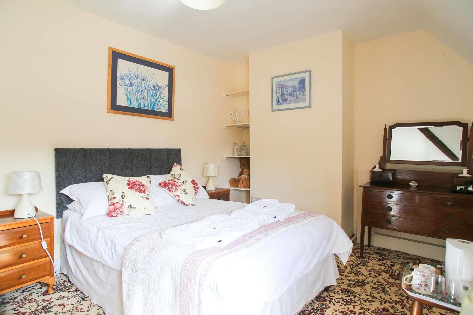 The Crown Inn Gayton  Экстерьер фото