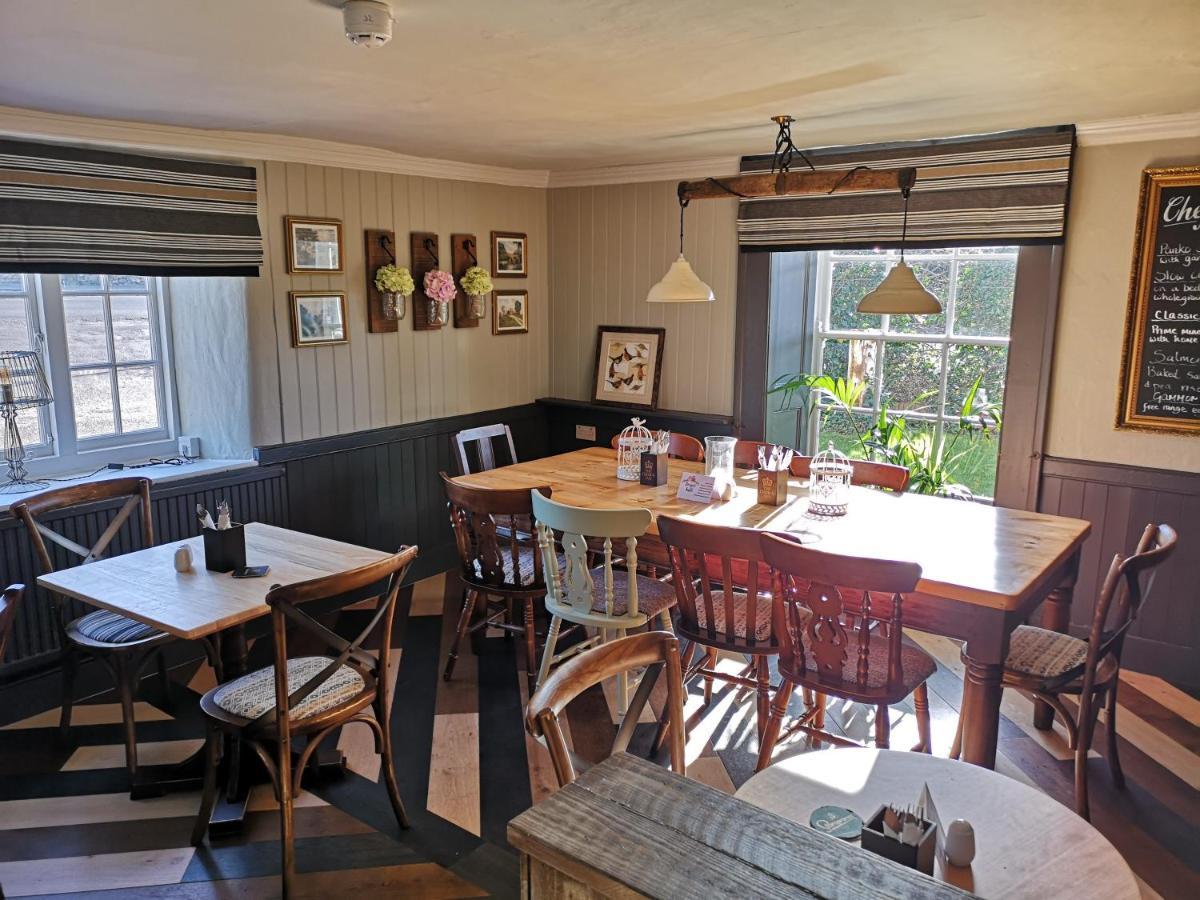 The Crown Inn Gayton  Экстерьер фото